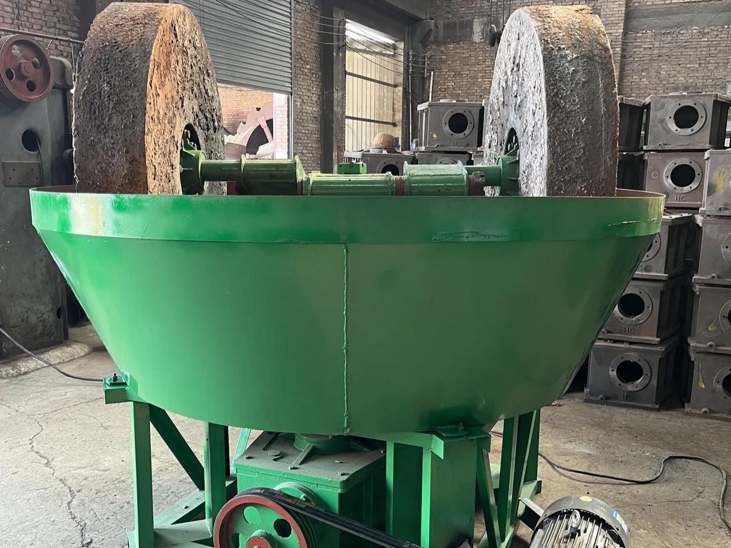 Wet pan mill