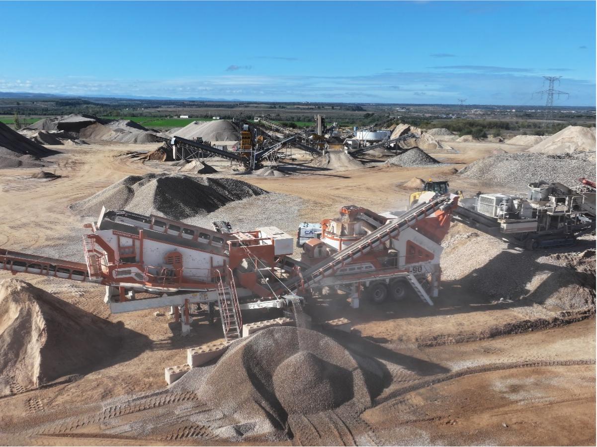 Mobile sand making plant