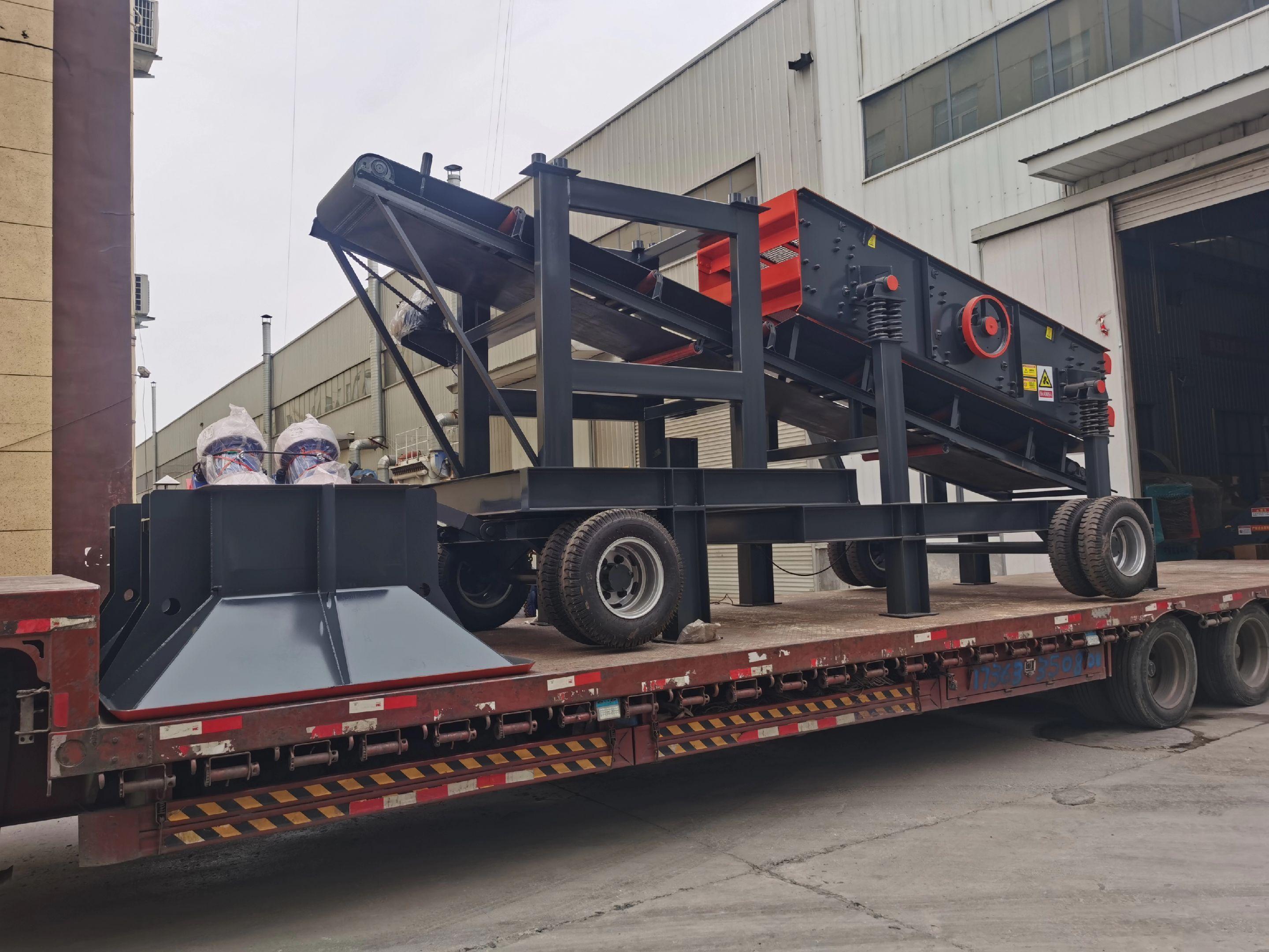 Mobile screening plant