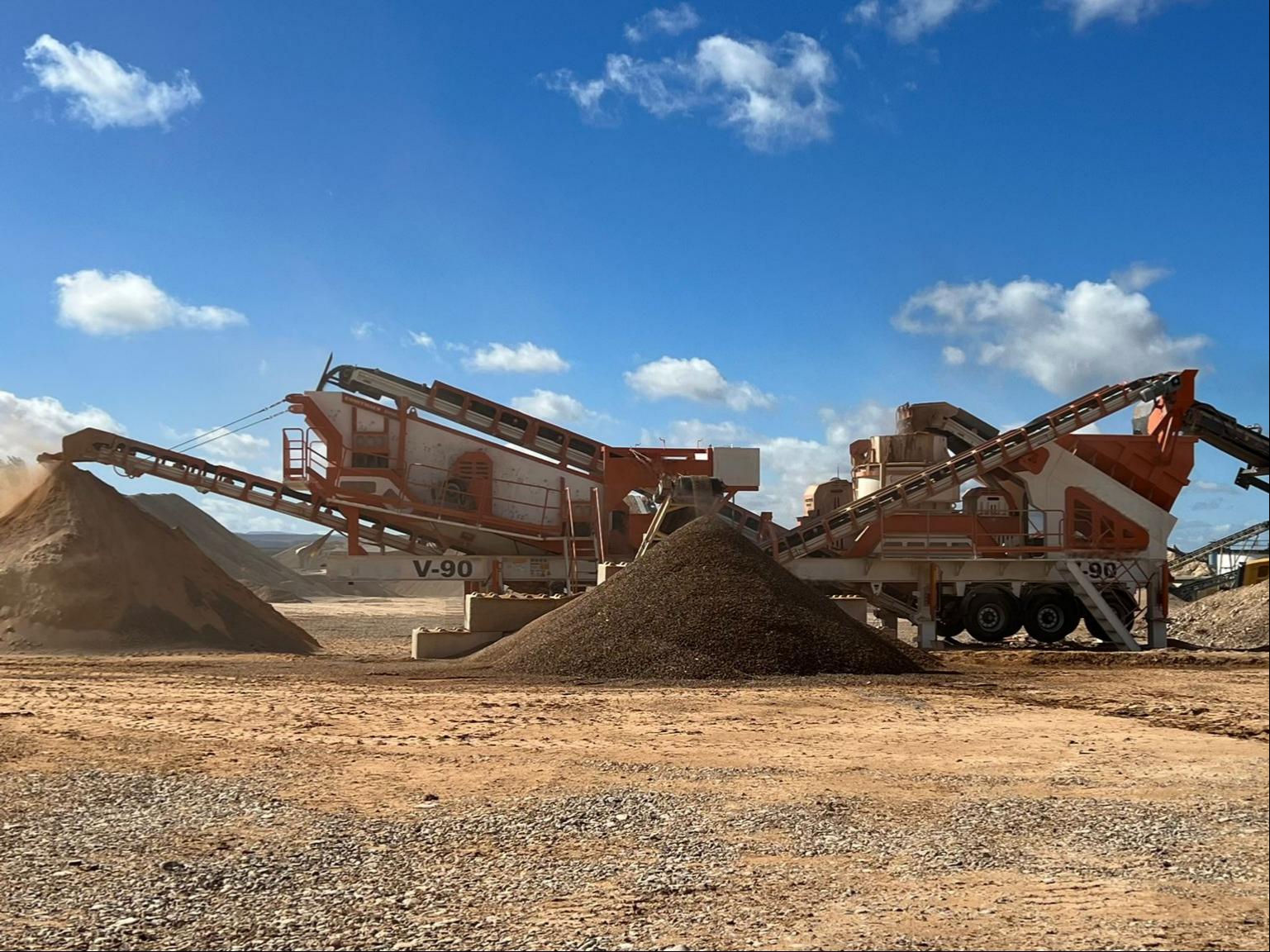 Mobile sand making plant