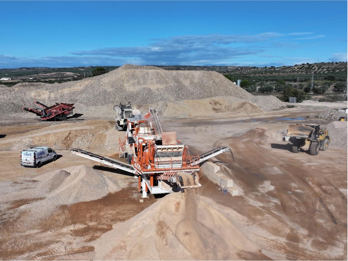 Mobile sand making plant